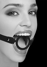 Load image into Gallery viewer, B&w Silicone Ring Gag W/ Adjustable Straps