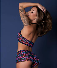 Load image into Gallery viewer, Halter &amp; Hot Short Gummybear L/xl
